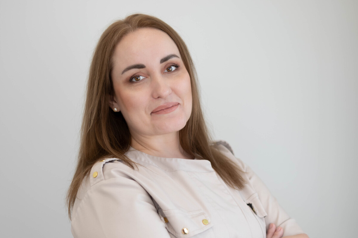 Diāna Kožemjakina — zobārste, klīnikas Dentella vadītāja