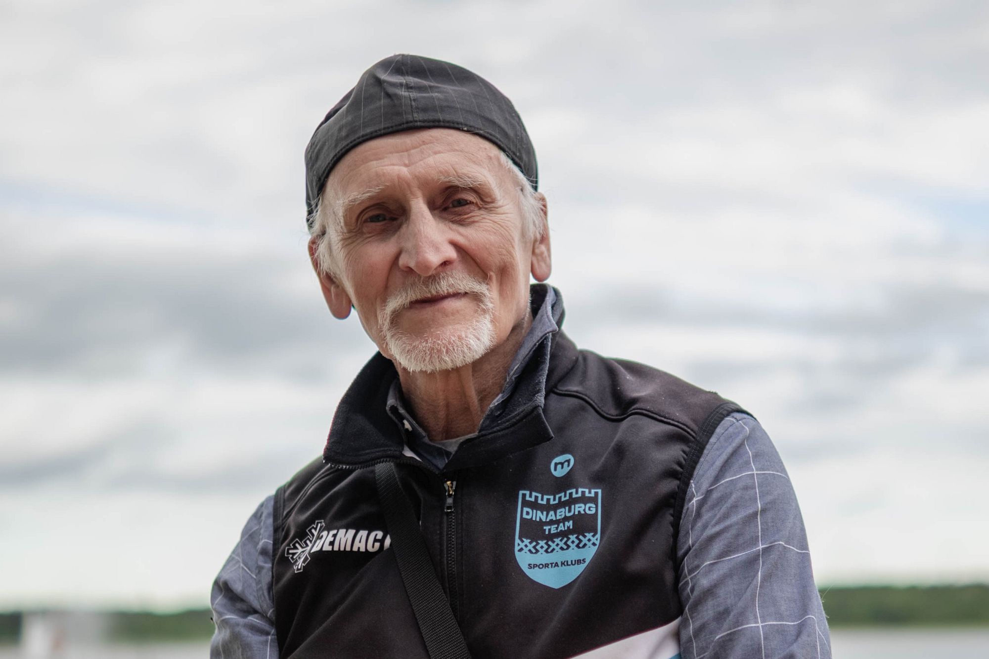 Portrets: Jurijs Kopasovs pie ūdens