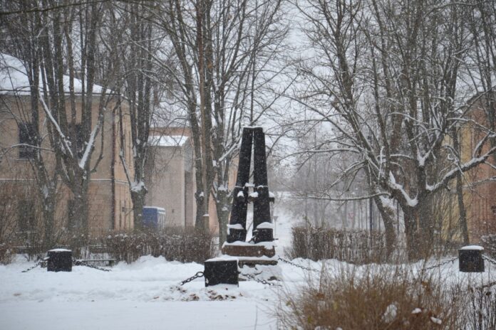 cietoksnis darzs Piemineklis kritušajiem Latvijas armijas 10. Aizputes kājnieku pulka karavīriem Cietokšņa dārzā. 2019. gads. Foto: Jeļena Ivancova