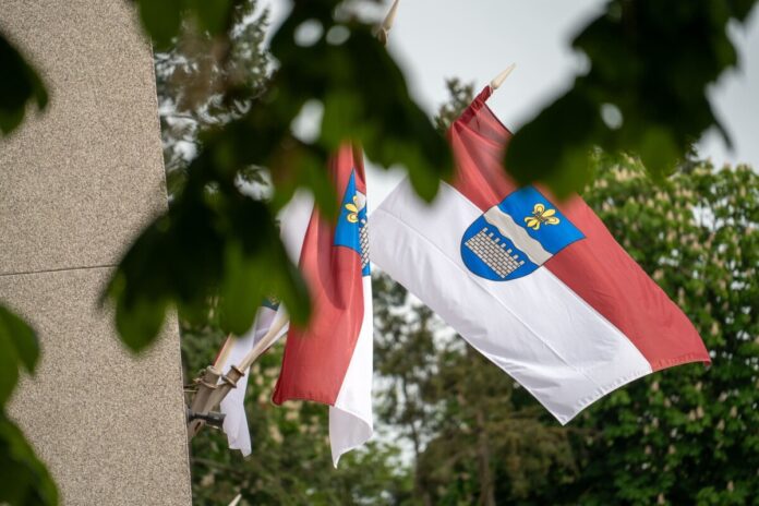 Daugavpils pilsētas karogs. Foto: Andrejs Jemeļjanovs