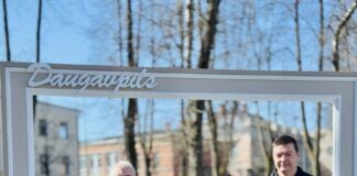 Līderos Dzalbe — Par deputātu vietām Daugavpils domē cīnīsies arī “Daugavpils novada partijas” un Latvijas Zaļās partijas apvienotais saraksts “Daugavpils novada partijas” un Latvijas Zaļās partijas apvienotais saraksta līderi Daugavpilī: Ivars Šķinčs (otrais numurs), Biruta Mūrniece (trešais numurs) un Pēteris Dzalbe (pirmais numurs). Foto no Pētera Dzalbes “Facebook” lapas