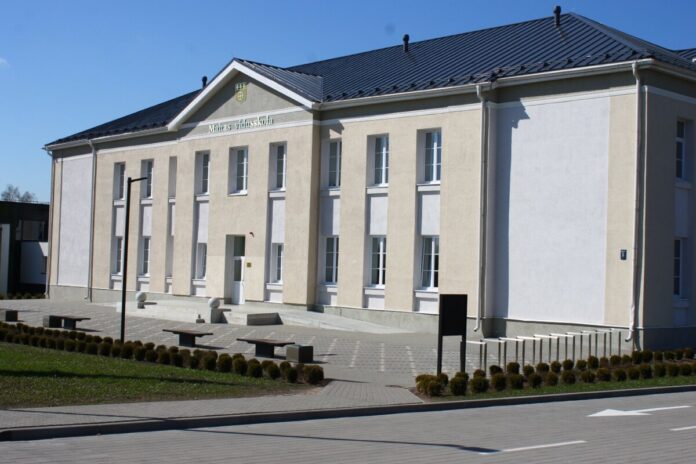 Maltas vidusskolas ēka, kur plāno izveidot militāro vidusskolu. Foto: Maltas vidusskola Maltas vidusskolas ēka, kur plāno izveidot militāro vidusskolu. Foto: Maltas vidusskola