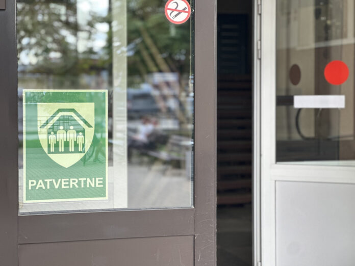 patvertnes Patvertnes zīme Kandavas ielā 17a, Daugavpilī. Foto: Anna Kusiņa