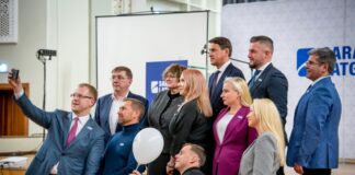 Elksniņa partija Daugavpilī iegūst 14 no 15 deputāta vietām; domē tiek arī LA Andreja Elksniņa vadītais politiskais spēks "Sarauj, Latgale!". Foto no partijas "Facebook" lapas