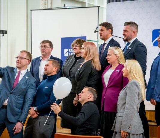 Elksniņa partija Daugavpilī iegūst 14 no 15 deputāta vietām; domē tiek arī LA Andreja Elksniņa vadītais politiskais spēks "Sarauj, Latgale!". Foto no partijas "Facebook" lapas
