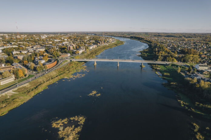 Skata uz Vienības tiltu no putna lidojuma. Foto: Jevgeņijs Ratkovs Skata uz Vienības tiltu no putna lidojuma. Foto: Jevgeņijs Ratkovs