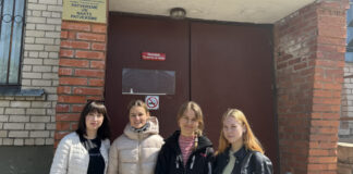 Daugavpils Sociālā dienesta vadītāja Marina Gerasimova un projekta HOPE: Homeless Are People dalībnieces – Veronika Kazakeviča, Oļesja Bogdane un Samanta Rakova. Foto no projekta arhīva.