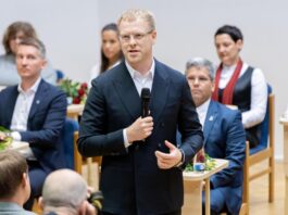 Joprojām zirgā — Daugavpili arī turpmāk vadīs Elksniņš, vicemērs būs Prelatovs Daugavpils mērs Andrejs Elksniņš (Sarauj, Latgale!). Foto no politiķa "Facebook" konta