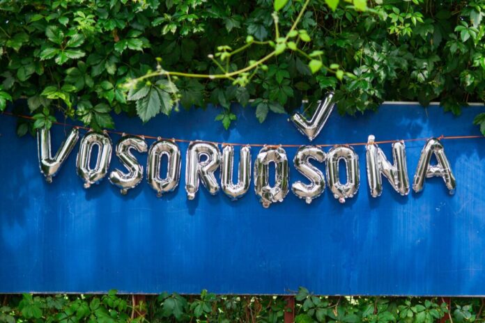 Vosoruošona_uzraksts_Rogovka_foto_Amanda_Anusāne "Vosoruošana". Foto: Amanda Anusāne