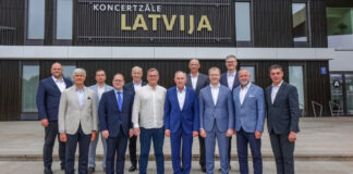 VARAM ministrs Raimonds Čudars un pašvaldību vadītāji Latvijas Lielo pilsētu asociācijas (LLPA) biedru kopsapulce Ventspilī. 2025. gada 16. jūlijs. Foto: VARAM