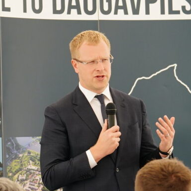 Daugavpils mērs Andrejs Elksniņš ALTOP industriālā centra informatīvajā dienā 9. septembrī. Foto: Daugavpils.lv