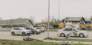 Traģiskā avārija pie "KSenukai" Daugavpilī laupa divu cilvēku dzīvības. 2024. gada 8. aprīlis. Foto: Jevgeņijs Ratkovs