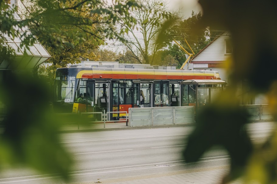 Tramvajs Daugavpilī. 2024. gada 13. oktobris. Foto: Jevgeņijs Ratkovs Tramvajs Daugavpilī. 2024. gada 13. oktobris. Foto: Jevgeņijs Ratkovs