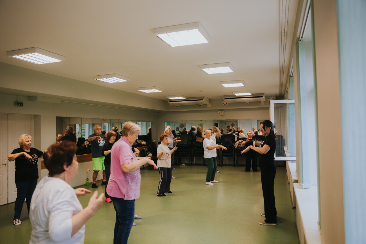 Cigun vingrošana Daugavpils dienas centrā “Saskarsme”. Nodarbības vada trenere Tatjana Lapkovska. 2025. gada 15. septembrī. Foto: Irina Maskaļenko / Chayka.lv