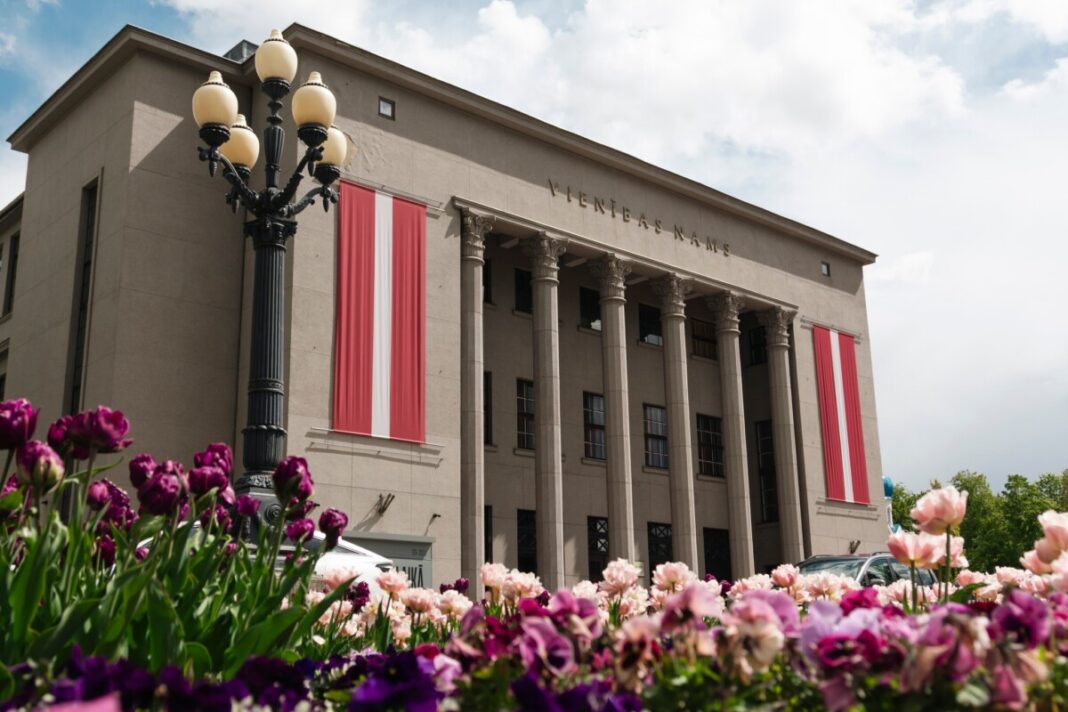 Daugavpils Vienības nams Rīgas ielā 22A. 2025. gada maijs. Foto: Viktorija Kravcova/ Chayka.lv Daugavpils Vienības nams Rīgas ielā 22A. 2025. gada maijs. Foto: Viktorija Kravcova/ Chayka.lv