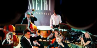 "Daugavpils Sinfonietta" un orķestra mākslinieciskais vadītājs Jevgeņijs Ustinskovs. Foto: Daugavpils Vienības nams