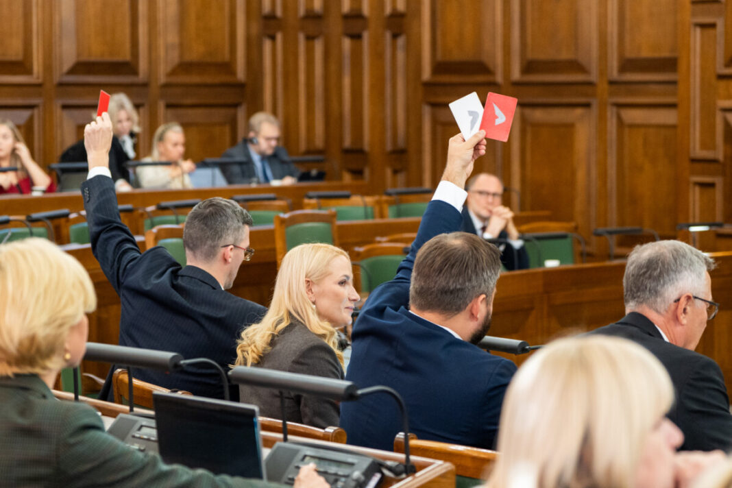 T54z9A "Jaunās vienotības" un "Apvienotā saraksta" frakcija Saeimā. Foto: Ieva Ābele