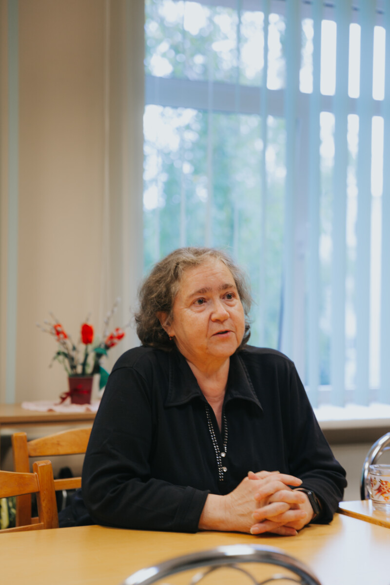 Irina Kononoviča, dzejas pulciņa “Harmonija” vadītāja, kas darbojas Daugavpils dienas centrā “Saskarsme”. 2025. gada 15. septembris. Foto: Irina Maškaļenko