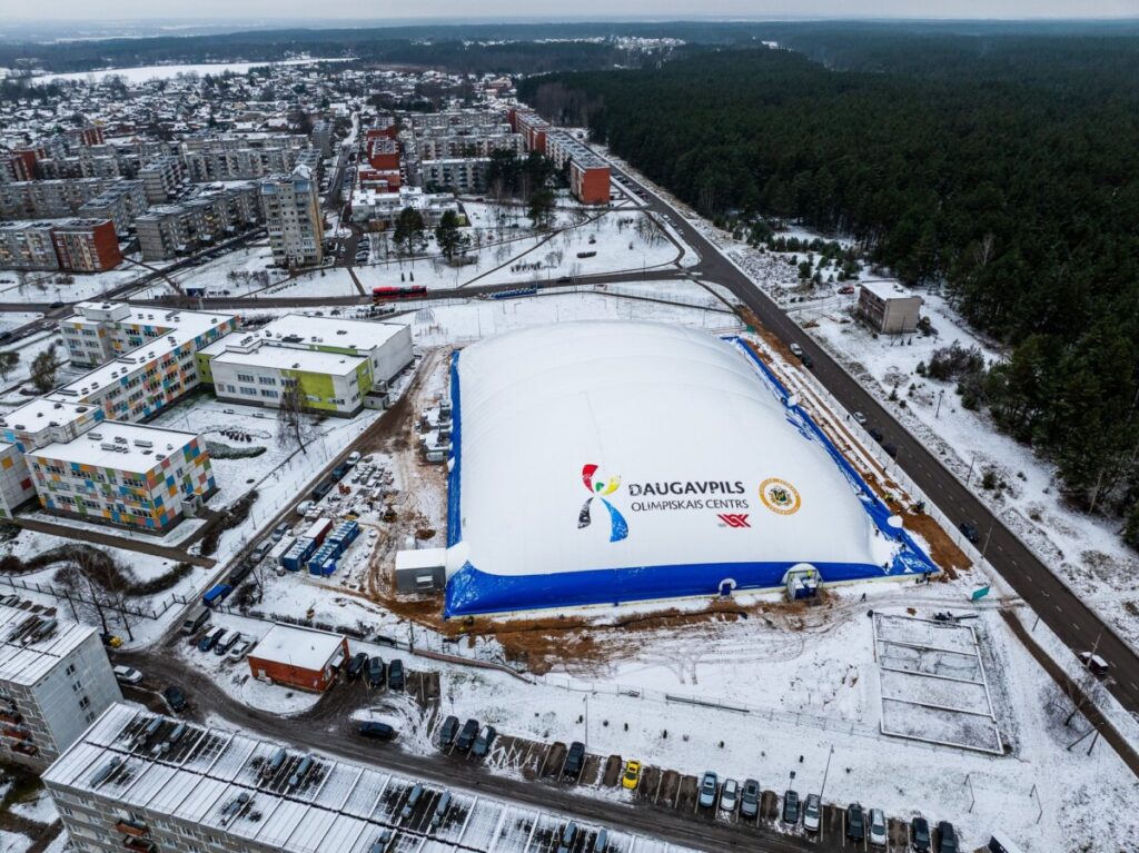 Piepūšamā futbola halle Daugavpilī. 2025. gada 26. novembris. Foto: Andrejs Jemeļjanovs