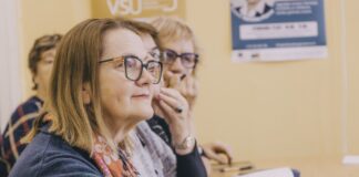 Vidusdaugavas Senioru universitātes studenti nodarbībā par savas sabiedriskās organizācijas izveidi. 2025. gada 4. novembris, Jēkabpils. Foto: Jevgeņijs Ratkovs