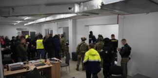Ukrainā aizturēti latviešu valodā runājoši telefonkrāpnieki. Foto: Valsts policija