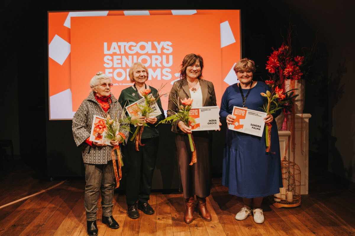 “Latgales senioru balvas 2025” laureātes: Maruta Latkovska, Inguna Badūne, Ināra Groce un Sandra Palma. Latgales senioru forums. 2025. gada 12. decembris. Foto: Irina Maskalenko / Chayka.lv