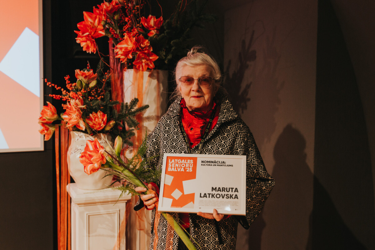 Maruta Latkovska — žurnāliste un ilggadējā žurnāla “Katōļu Dzeive” redaktore no Viļāniem, kā arī “Latgales senioru balvas” ieguvēja nominācijā “Kultūra un mantojums”. 2025. gada 12. decembris. Foto: Irina Maskalenko / Chayka.lv