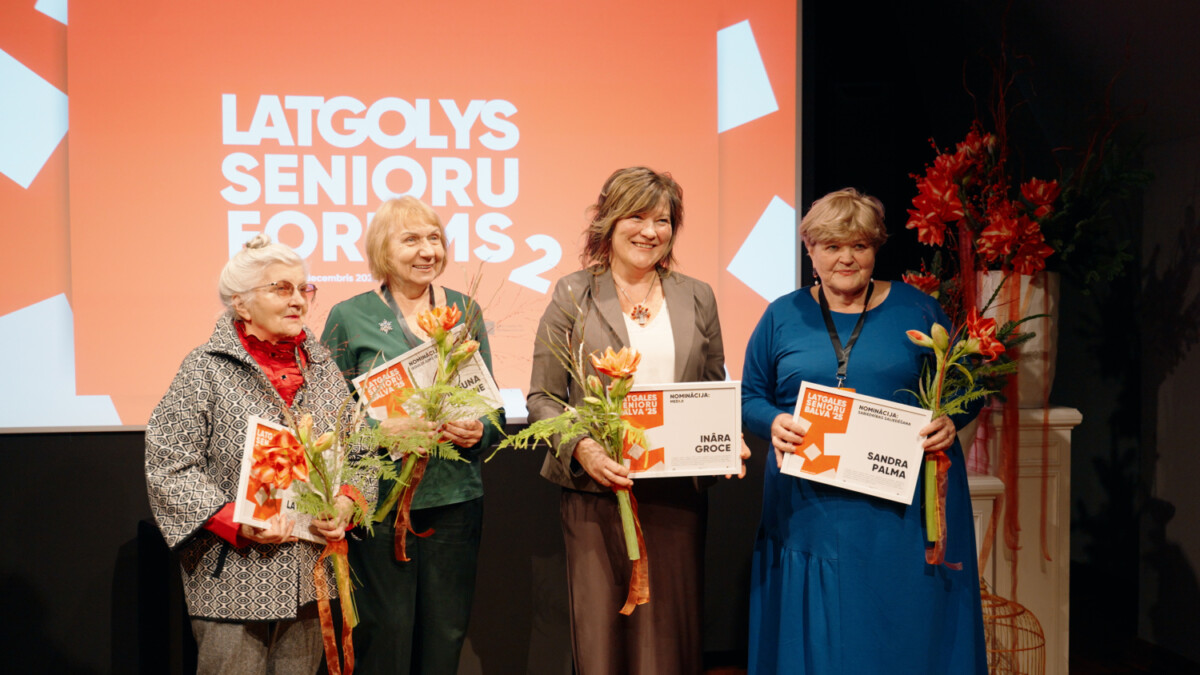 “Latgales senioru balvas 2025” laureāti: Maruta Latkovska, Inguna Badūne, Ināra Groce un Sandra Palma. Latgales senioru forums. 2025. gada 12. decembris. Foto: Ivars Utināns / New East