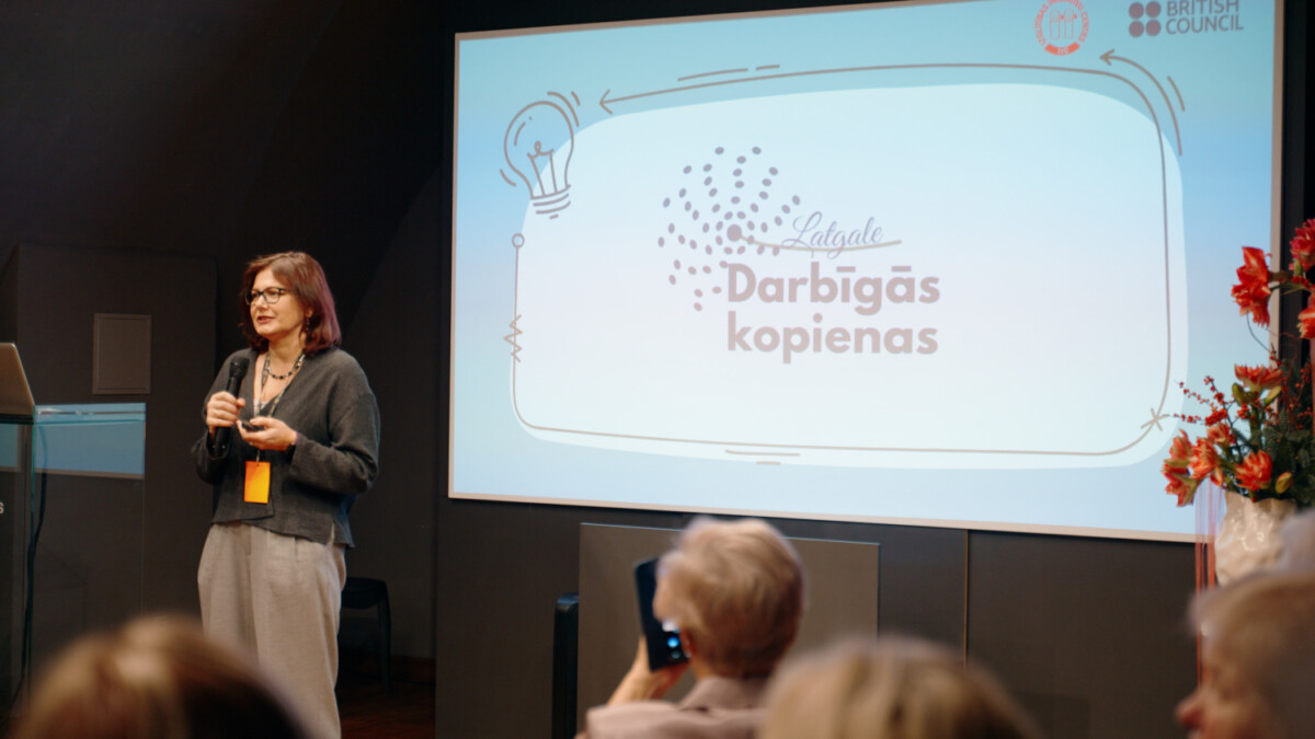 Izglītības iniciatīvu centra vadītāja Kristīne Liepiņa. Latgales senioru forums. 2025. gada 12. decembris. Foto: Ivars Utināns / New East