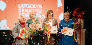 “Latgales senioru balvas 2025” laureāti: Maruta Latkovska, Inguna Badūne, Ināra Groce un Sandra Palma. Latgales senioru forums. 2025. gada 12. decembris. Foto: Ivars Utināns / New East