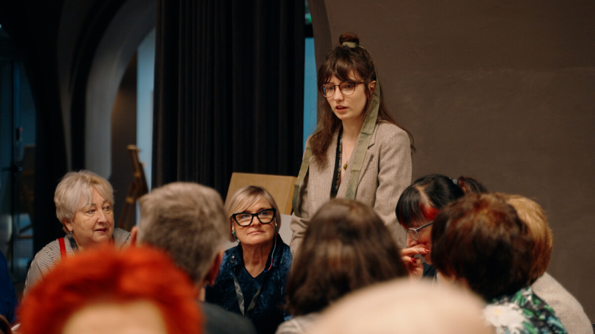 Viena no kultūras institūta New East vadītājām — Alina Hačetlova. Latgales senioru forums. 2025. gada 12. decembris. Foto: Ivars Utināns / New East