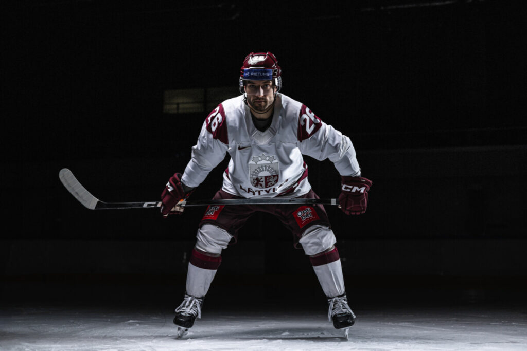 Latvijas hokeja izlases spēļu formas, kurās komanda startēs 2026. gada ziemas olimpiskajās spēlēs Milānā un Kortīnā.Foto: Pāvels Tribuncovs