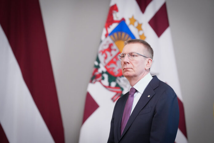Komentējot SAB secinājumus, Valsts prezidents Edgars Rinkēvičs norādīja, ka “šobrīd kādi īpaši drošības pasākumi ārpus tiem, kas tiek regulāri veikti, nav nepieciešami.” Foto: Ilmārs Znotiņš, Valsts prezidenta kanceleja. Komentējot SAB secinājumus, Valsts prezidents Edgars Rinkēvičs norādīja, ka “šobrīd kādi īpaši drošības pasākumi ārpus tiem, kas tiek regulāri veikti, nav nepieciešami.” Foto: Ilmārs Znotiņš, Valsts prezidenta kanceleja.