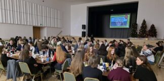 Absolventu tikšanās Juzefa Pilsudska Daugavpils valsts poļu ģimnāzijā. Foto: J.Pilsudska Daugavpils valsts poļu ģimnāzija / Facebook