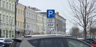 Daugavpilī līdz 9. janvārim turpinās pārejas periods uz jauno maksas autostāvvietu lietošanas kārtību. Foto: Daugavpils satiksme