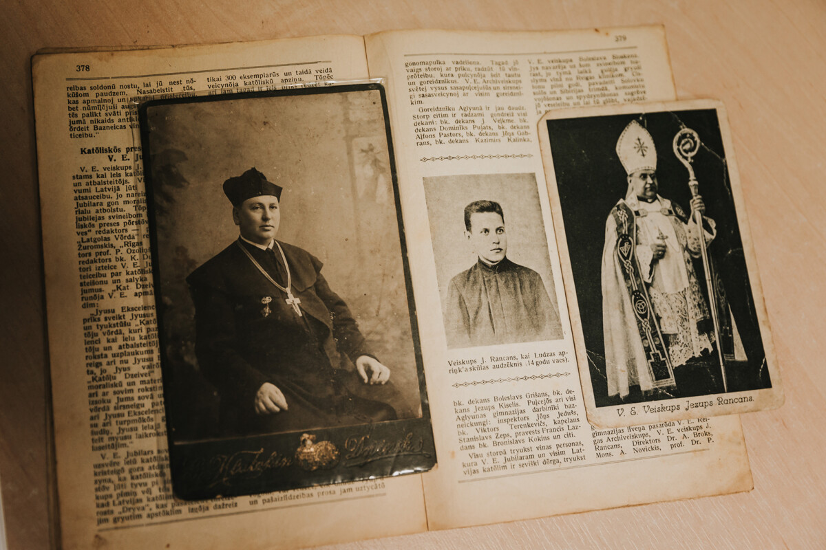 Katoļu priestera fotogrāfijas. Pēc kādām pazīmēm iespējams saskatīt līdzību? Ko var pateikt par šo priesteri? Foto: Irina Maskalenko