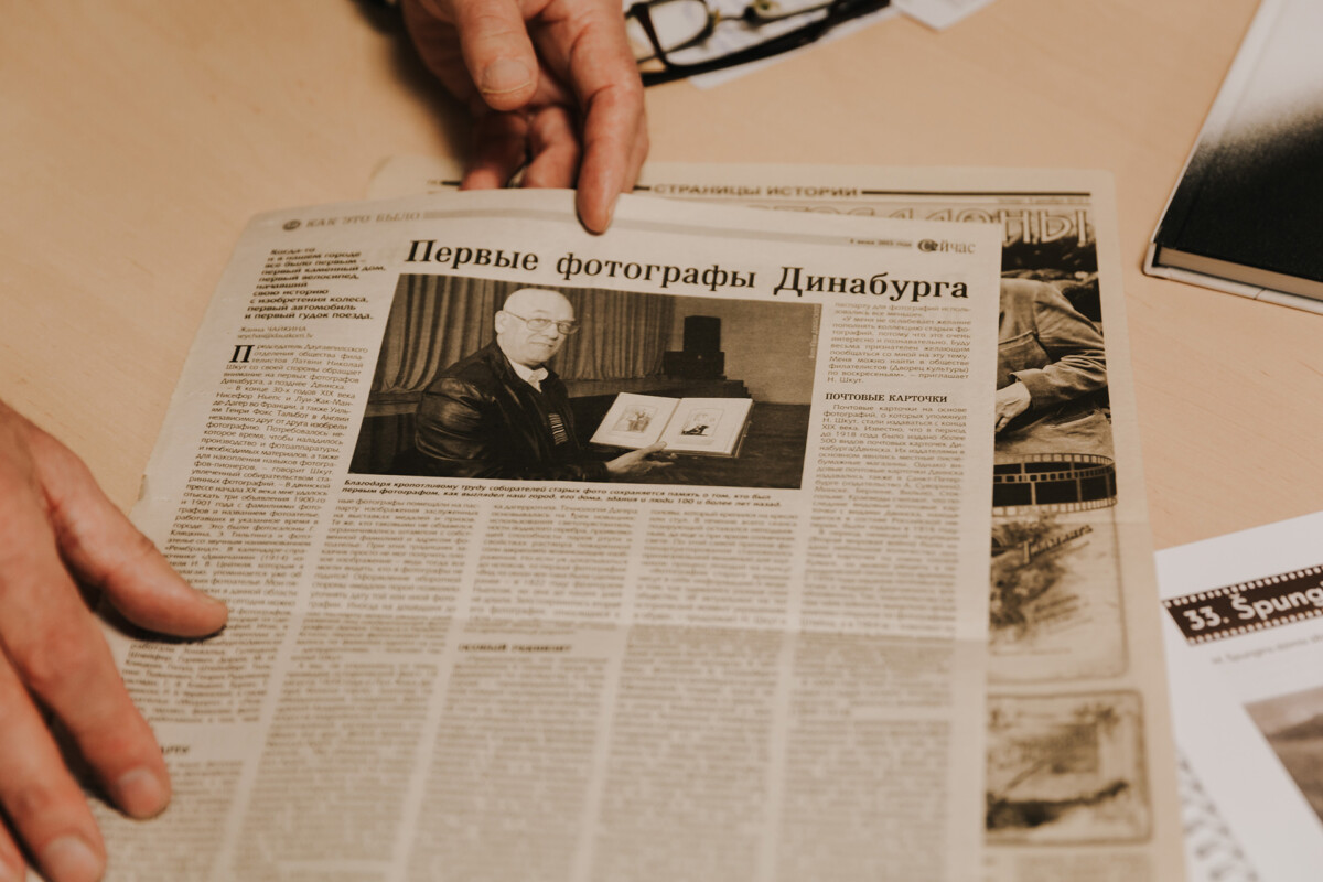 Par Nikolaju Škutu un viņa kolekciju rakstīja vietējās avīzes. Foto: Irina Maskalenko