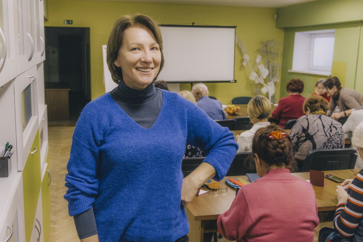 Pirmās Latvijā “Senioru skolas” līdzdibinātāja Tatjana Azamatova. 2025. gada 4. decembris. Foto: Jevgēnijs Ratkovs