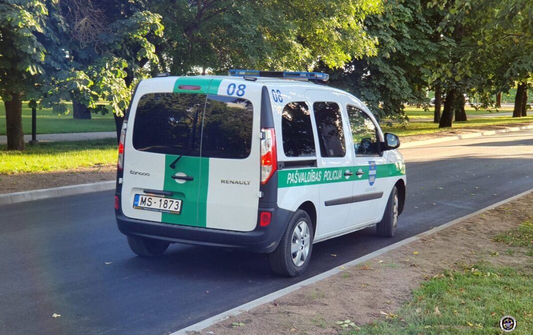 Daugavpils pašvaldības policijas automašīna. Foto no policijas "Facebook" lapas