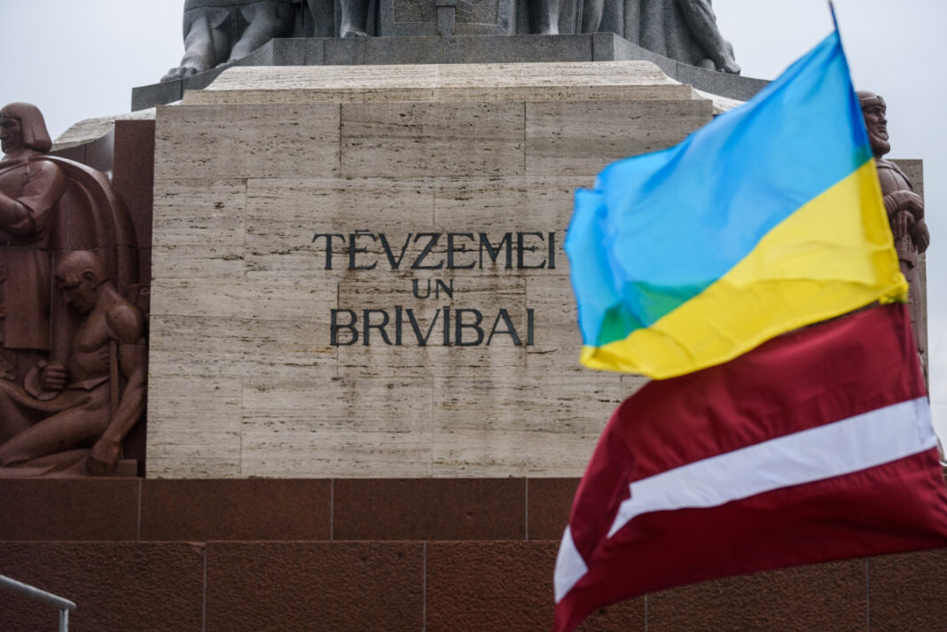 2024. gada 24. februārī, Rīgā, pie Brīvības pieminekļa. Foto: Gints Ivuškāns / Latvijas Pilsoniskā alianse 2024. gada 24. februārī, Rīgā, pie Brīvības pieminekļa. Foto: Gints Ivuškāns / Latvijas Pilsoniskā alianse