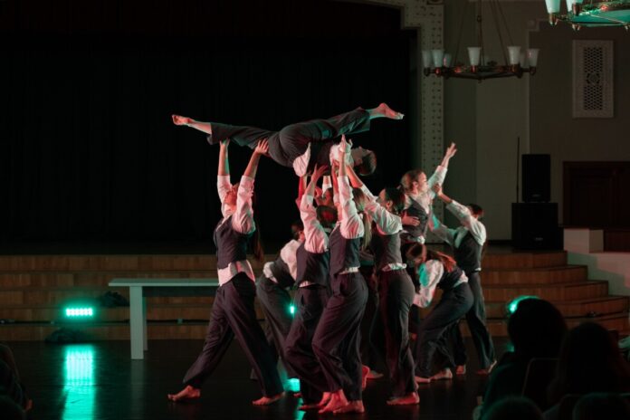 492543974_122154583574442428_7112691987886723400_n Efera dance studio izrāde "Iededz savu gaismu". Foto: V13 / Facebook
