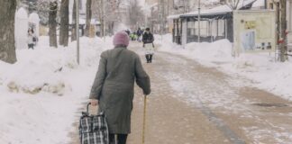 Iedzīvotāju īpatsvars virs darbspējas vecuma Latgalē sasniedzis 24,4%. Tas ir, gandrīz katrs ceturtais iedzīvotājs pieder šai vecuma grupai. Ilustratīvs foto: Jevgēnijs Ratkovs (Daugavpils, 2026. gada 25. februāris)
