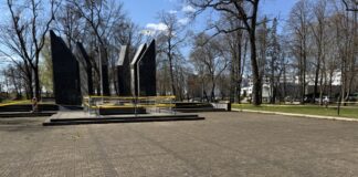 Memoriāls Dubrovina parkā 2026. gada 20. aprīlī. Foto: Anna Kusiņa