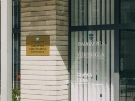 “Skolēni iedzēra nezināmas izcelsmes šķidrumu”: policija izmeklē incidentu Daugavpils skolā Daugavpils Valstspilsētas vidusskola. Foto: Jevģenijs Ratkovs