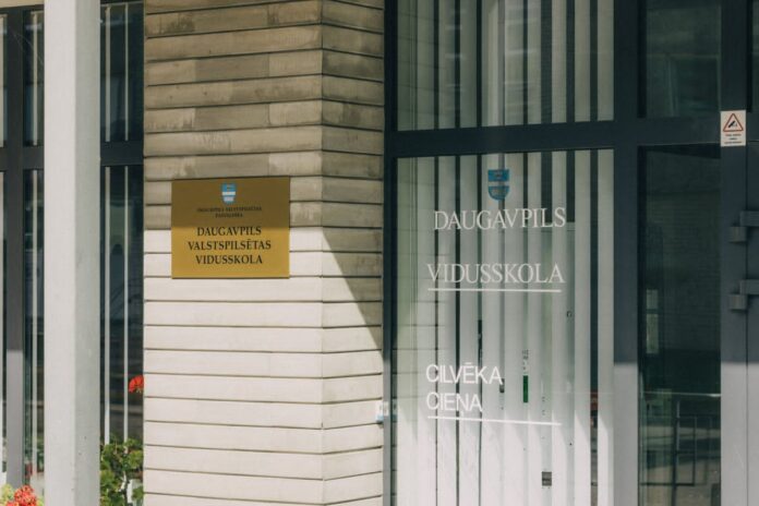 Daugavpils Valstspilsētas vidusskola. Foto: Jevģenijs Ratkovs Daugavpils Valstspilsētas vidusskola. Foto: Jevģenijs Ratkovs