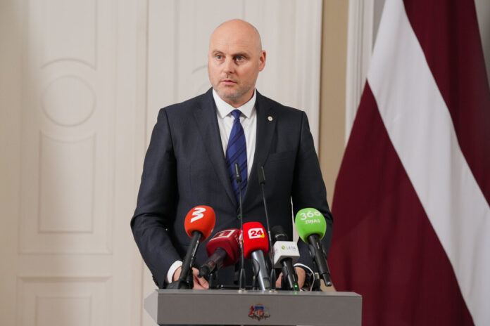 Valsts prezidents uztic valdības veidošanu Andrim Kulbergam. Foto: Ilmārs Znotiņš, Valsts prezidenta kanceleja Valsts prezidents uztic valdības veidošanu Andrim Kulbergam. Foto: Ilmārs Znotiņš, Valsts prezidenta kanceleja