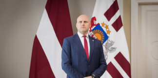 Andris Kulbergs iepazīstina ar jauno Ministru kabinetu. Foto: Ilmārs Znotiņš / Valsts prezidenta kanceleja