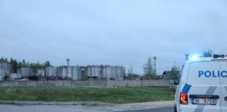 Rēzeknē nokrituši droni, bojāts naftas rezervuārs: Latgalē atceltas mācības un sasauktas krīzes sēdes. Foto: Māris Justs / LSM Latgales studija