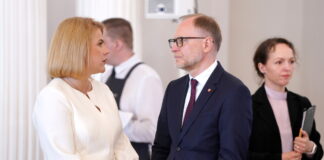 Ministru prezidente Evika Siliņa un aizsardzības ministrs Andris Sprūds. Foto: Ieva Leiniša / LETA