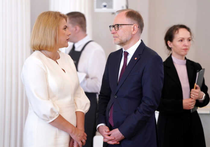 Ministru prezidente Evika Siliņa un aizsardzības ministrs Andris Sprūds. Foto: Ieva Leiniša / LETA Ministru prezidente Evika Siliņa un aizsardzības ministrs Andris Sprūds. Foto: Ieva Leiniša / LETA
